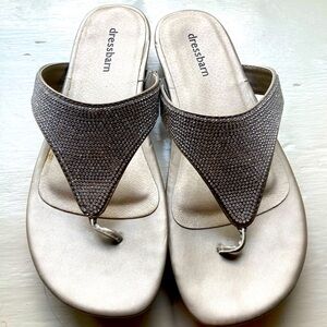 Dressbarn silver flip flops sz 7.5